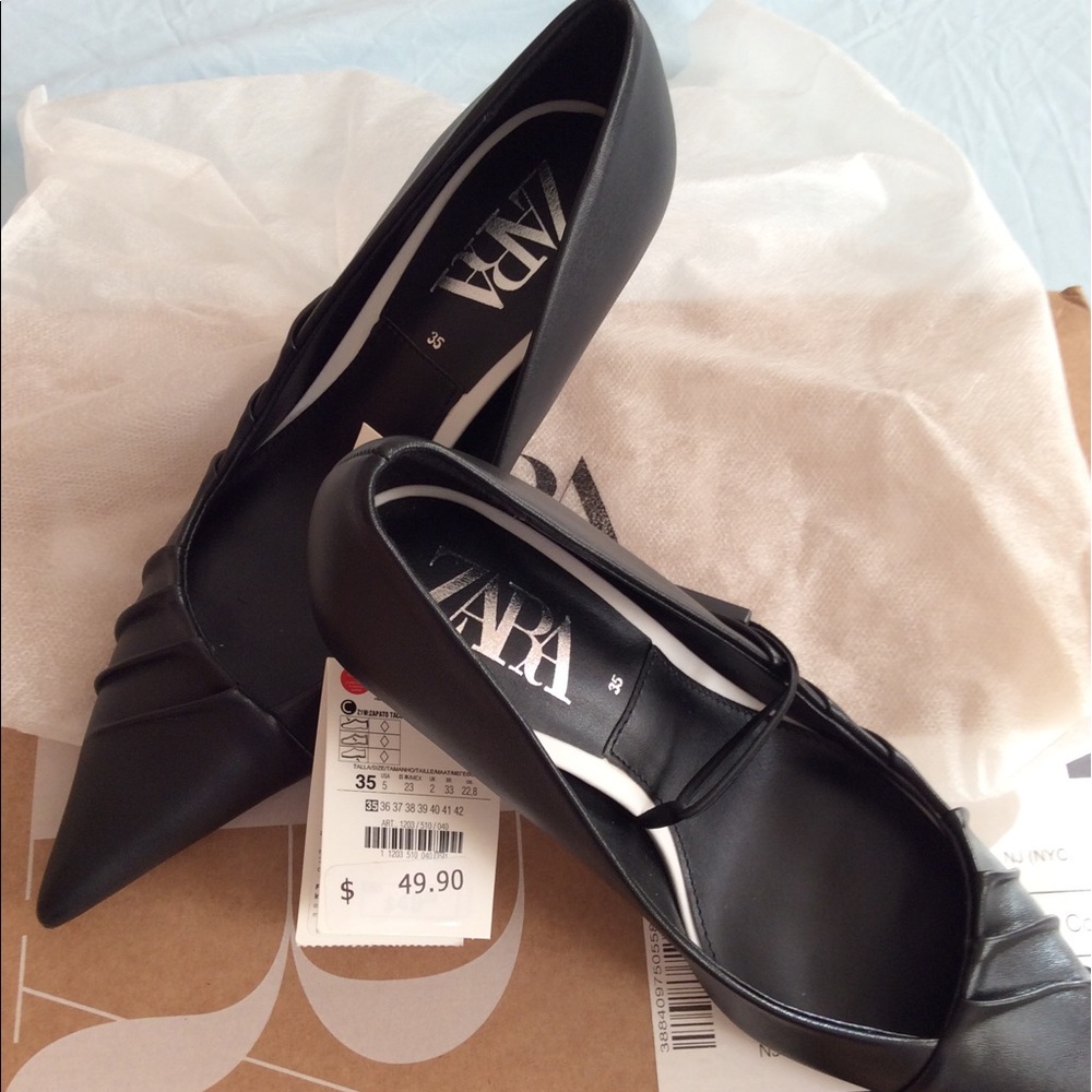 Zara Black Pumps